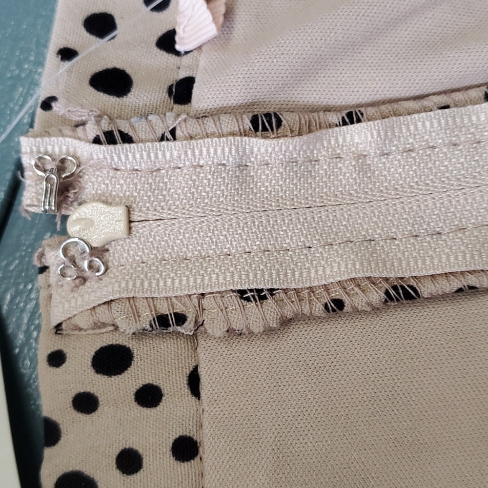 Francesca jai ami, Y2K XS mini skirt. Ivory with black dots. Back zipper XS. - Picture 11 of 11